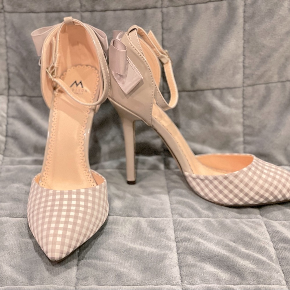 Madison by Shoedazzle beige plaid stiletto 9